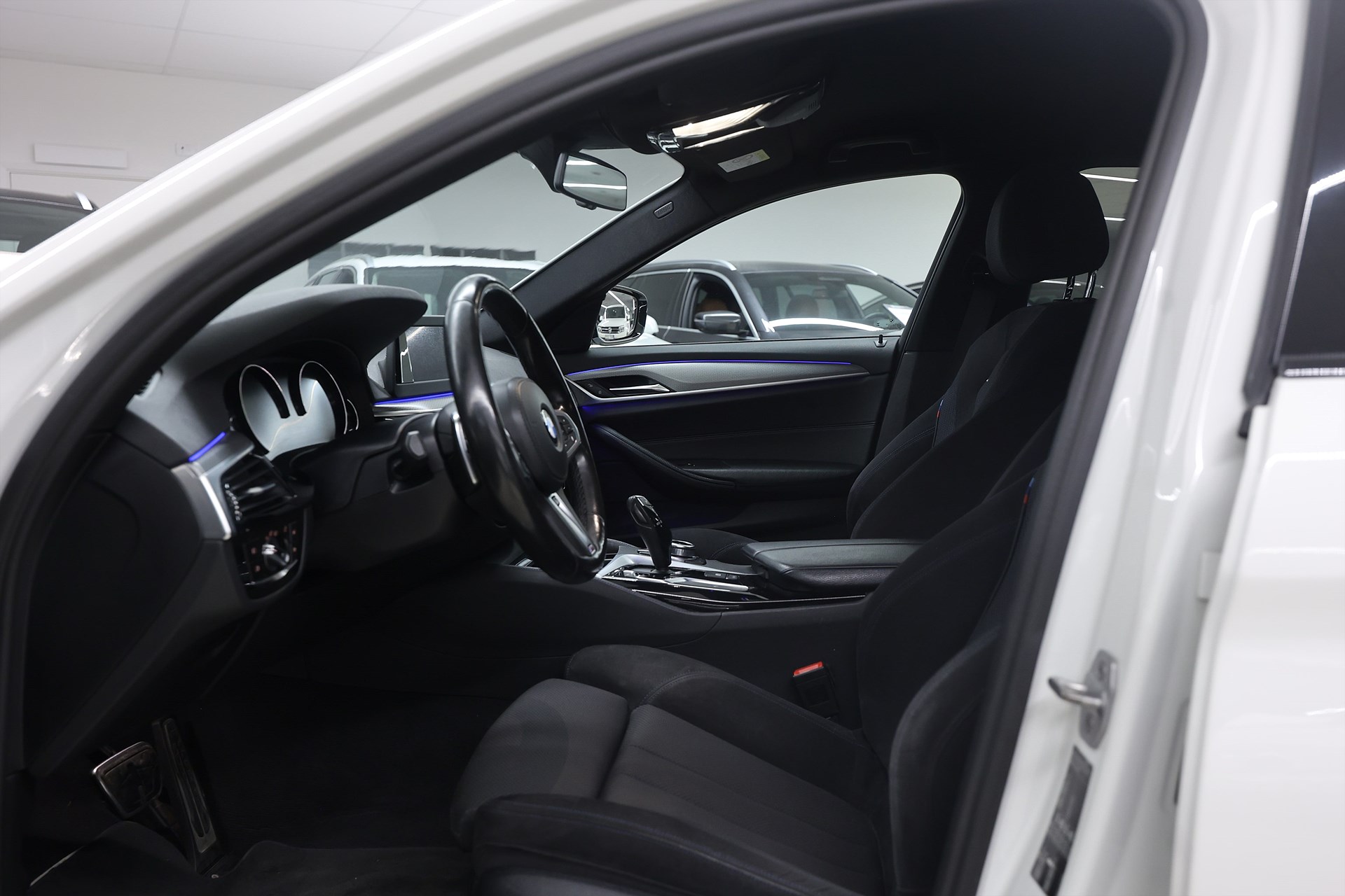 BMW 530i Sedan 252hk M Sport Shadow HiFi Drag