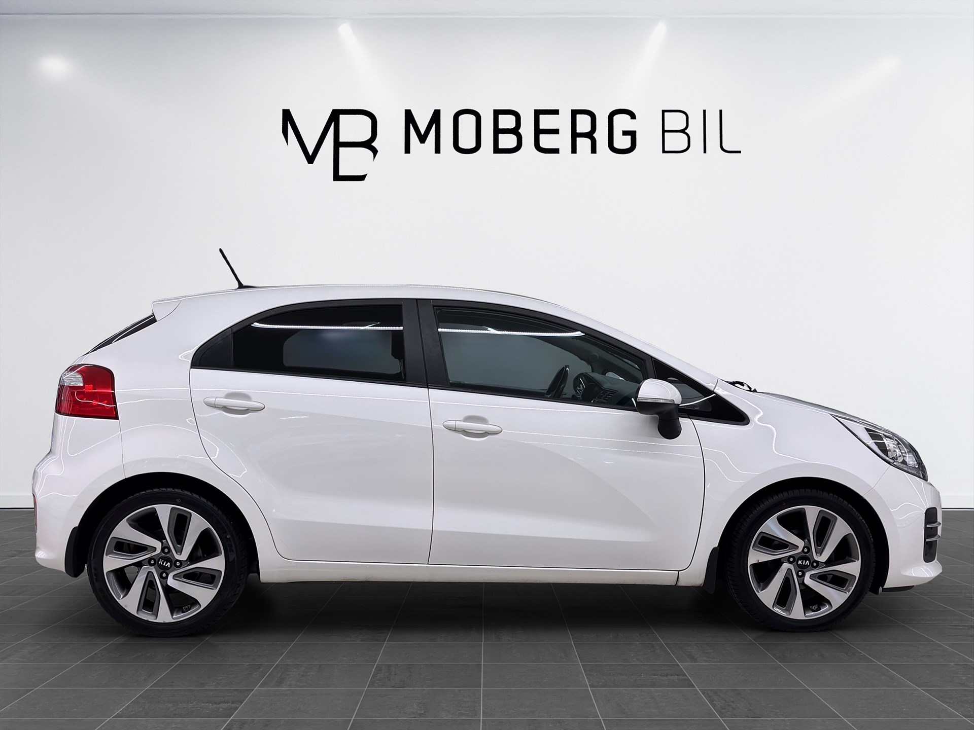 Kia Rio 5-dörrar 1.2 CVVT Manuell 84hk Navi B-Kamera PDC