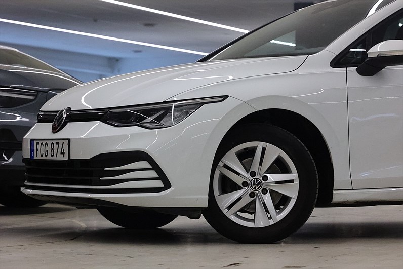 Volkswagen Golf 1.0 TSI 110hk Base Navi CarPlay PDC