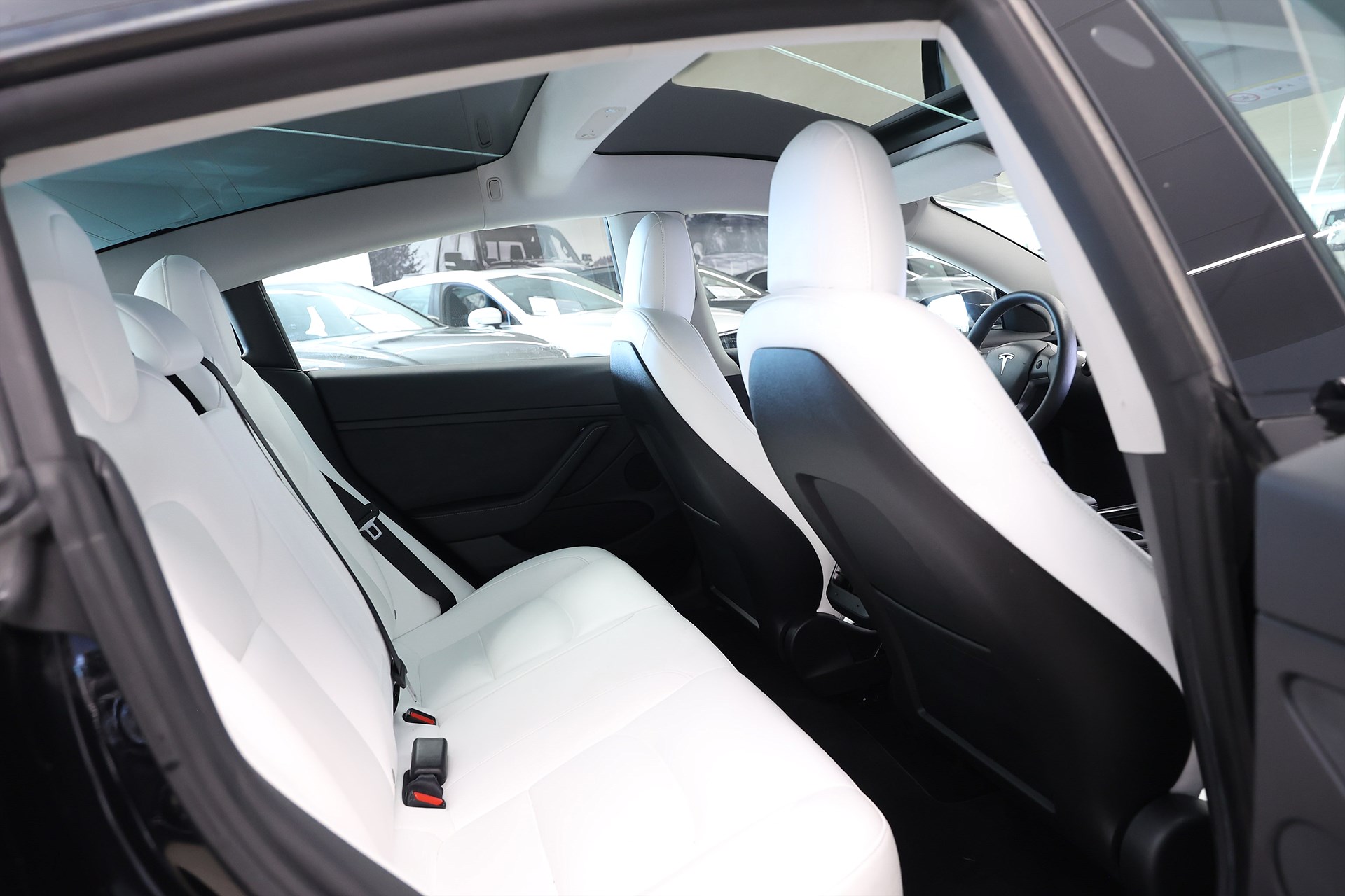Tesla Model 3 Long Range AWD 440hk AP Pano Läder Navi Drag
