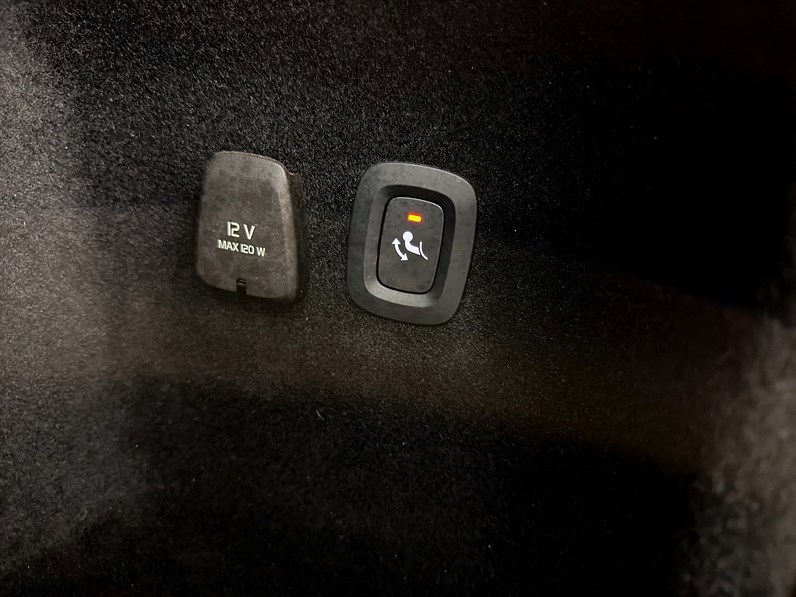 Recharge T6 AWD 340hk R-Design HUD H/K Läder