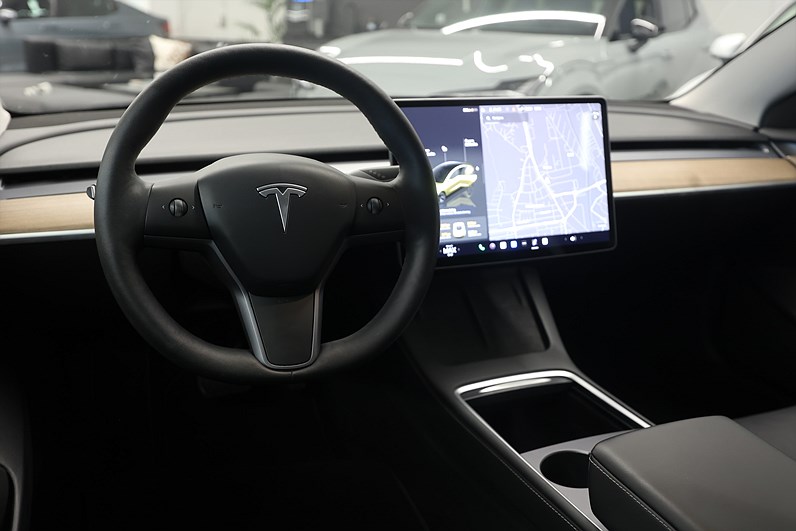 Tesla Model 3 Standard Range 283hk Pano Navi Läder