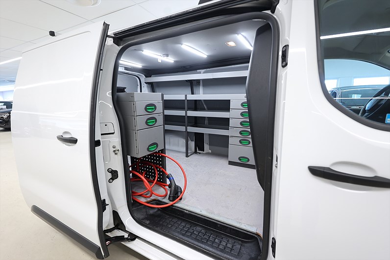 Peugeot e-Expert 75 136hk V-Inrett Drag CarPlay 3-Sits B-Kamera