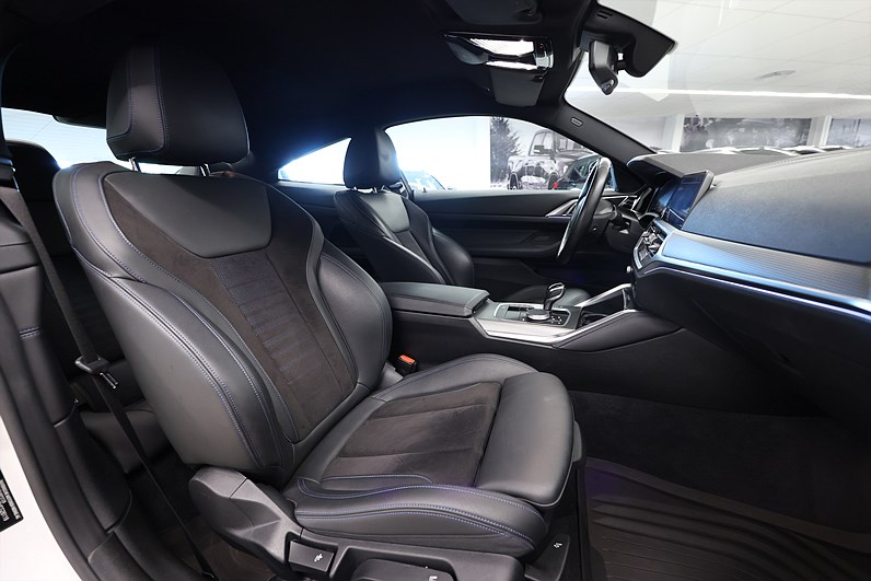 BMW 420i Coupé 184hk M Sport Alcantara B-kamera Rattvärme Carplay