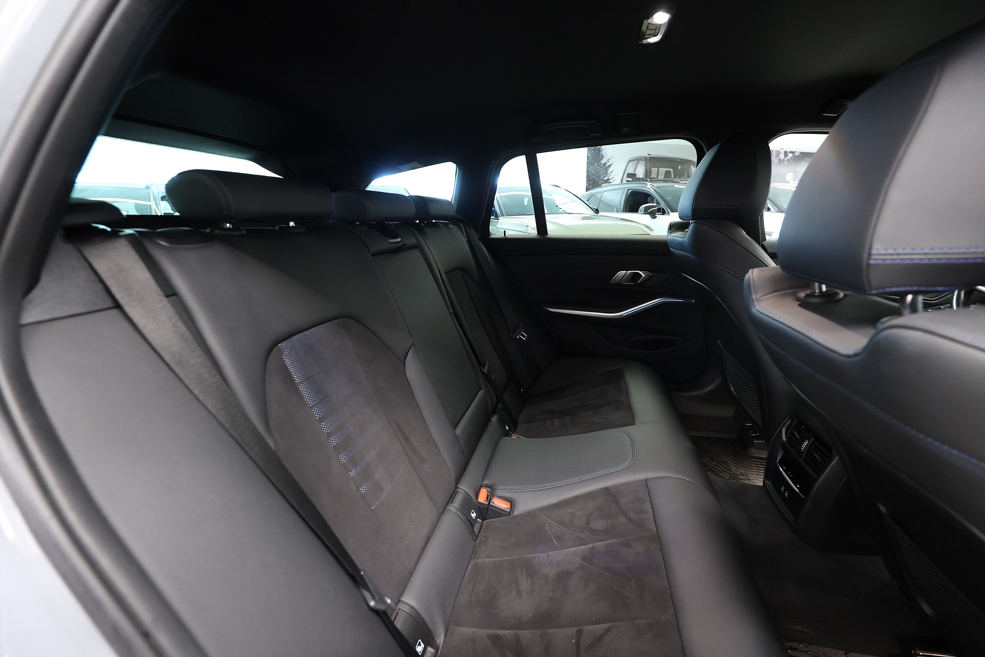 BMW 330e xDrive Touring M Sport Individual Shadow Line Drag Carplay