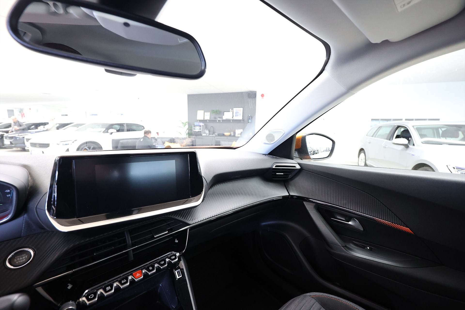 Peugeot e-2008 136hk Active Carplay Räckvidd 445km