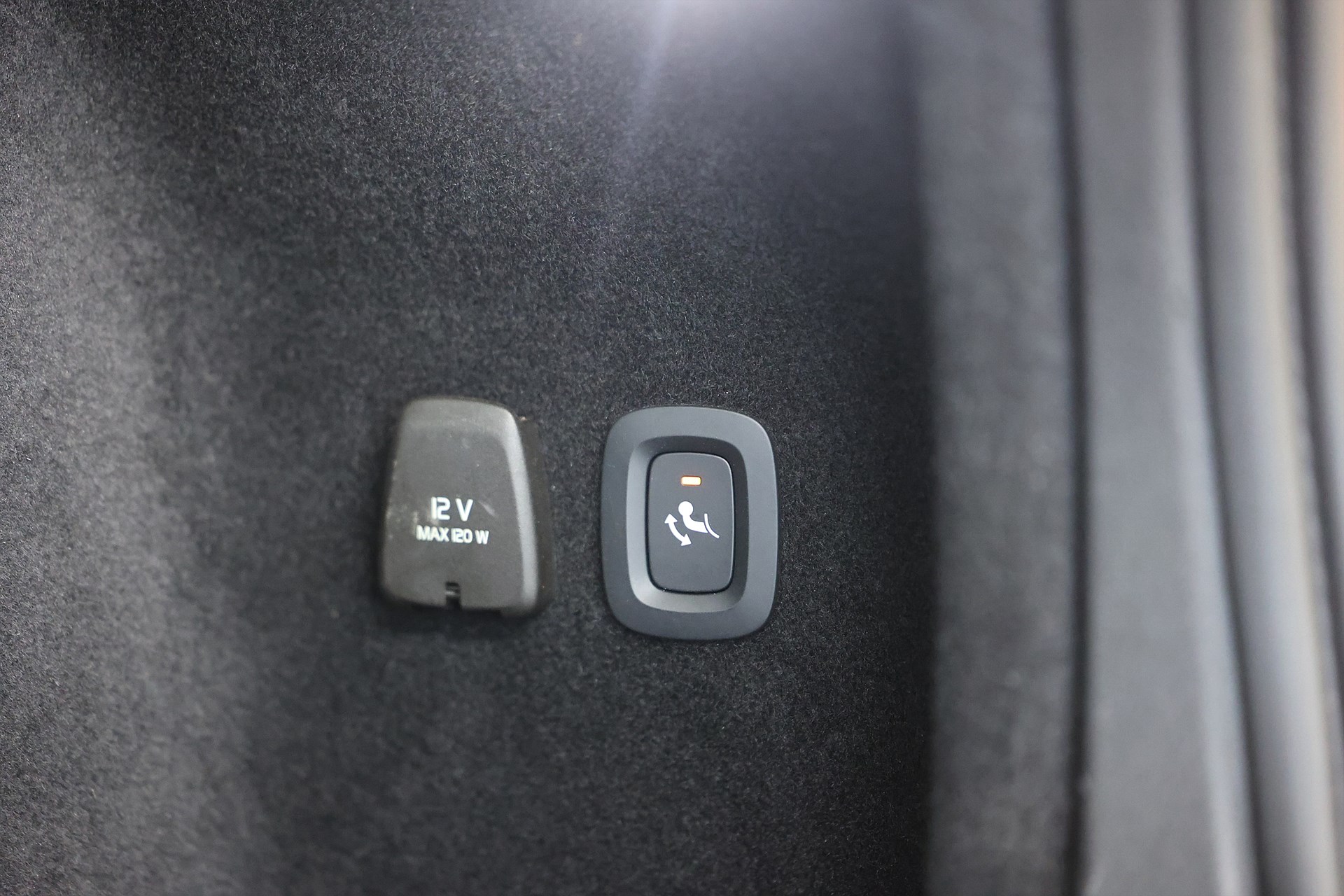 Volvo V60 Recharge T6 AWD 340hk Momentum Pano H/K Keyless