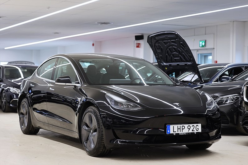 Tesla Model 3 Standard Range Plus 258hk AP Pano Skinn MOMS