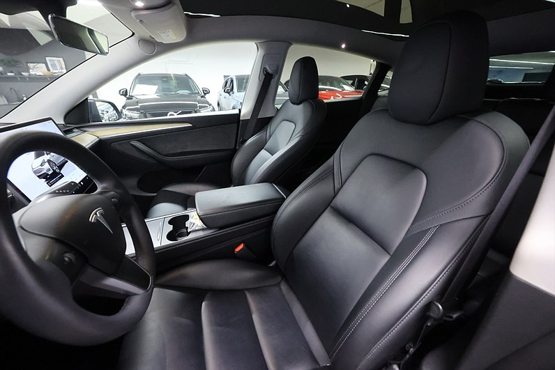 Tesla Model Y Long Range AWD 514hk Autopilot Pano Läder Navi