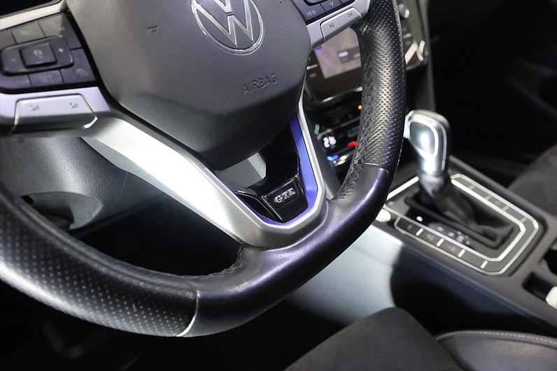 Volkswagen Passat Sportscombi GTE 218hk Dynaudio Värmare Drag