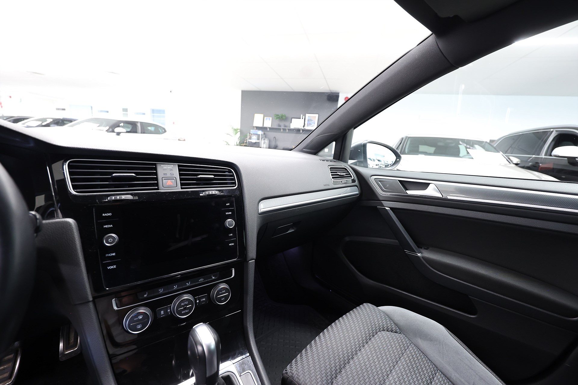 Volkswagen Golf 1.5 TSI R-line GT B-kamera Drag Carplay