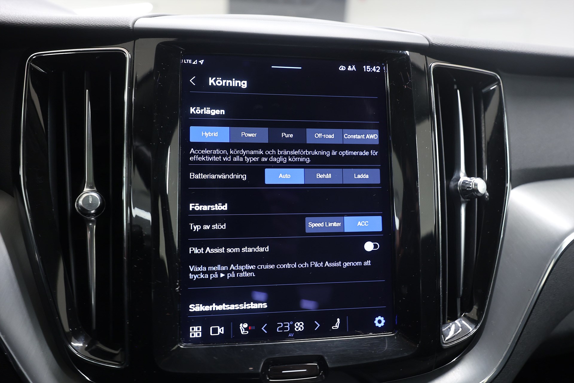 Volvo XC60 Recharge T6 AWD 350hk Core Pano Drag