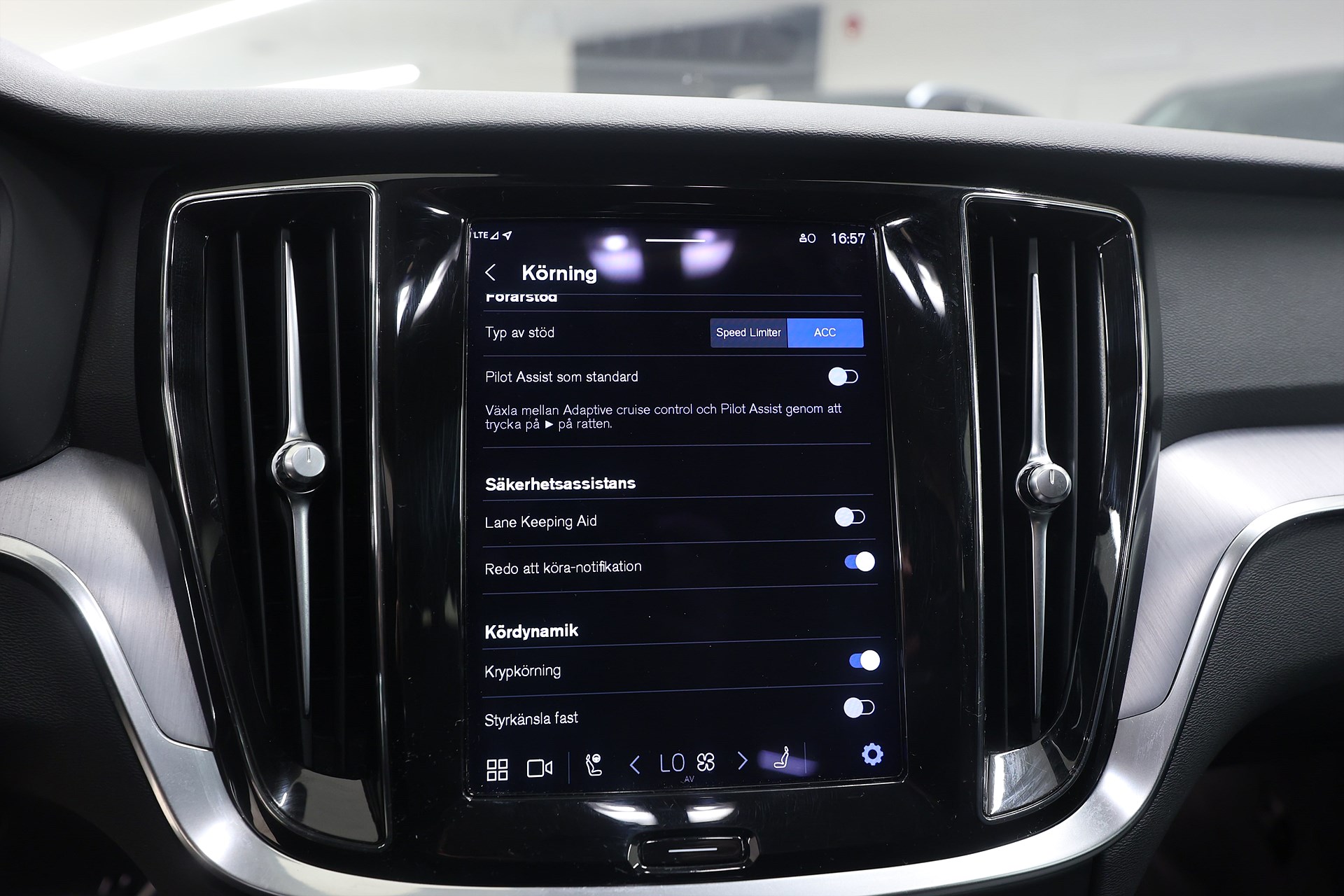 Volvo V60 Recharge T6 AWD 350hk Core Drag B-kamera Keyless