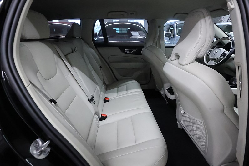 Volvo V60 Cross Country B4 197hk Plus Läder B-Kamera Navi Drag