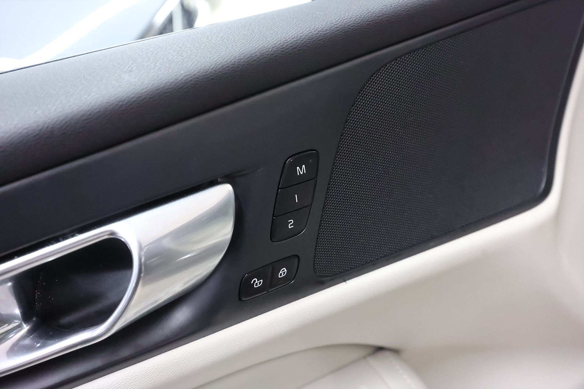 Volvo V60 Cross Country B4 197hk Plus Läder B-Kamera Navi Drag