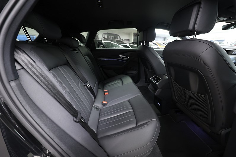Audi e-tron 50 Quattro 313hk *Hjulkampanj!* Proline Navi B-kamera Drag MOMS