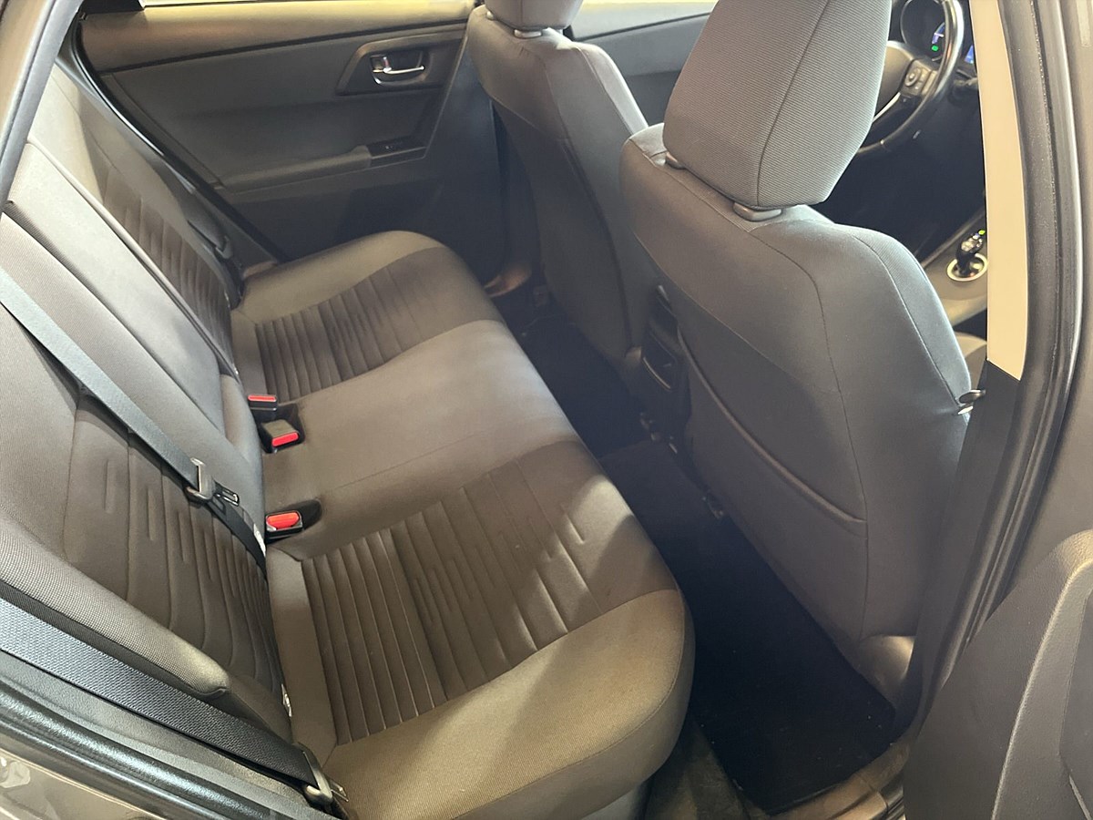 Toyota Auris Hybrid e-CVT, 136hk, 2017