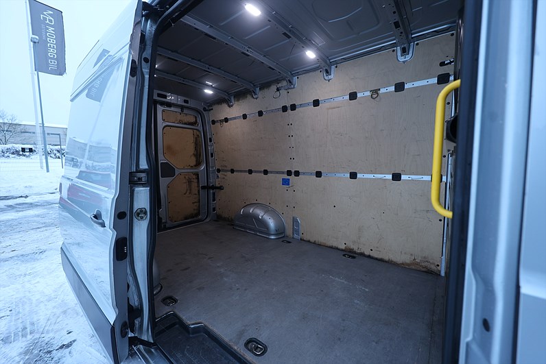 Volkswagen Crafter 35 2.0 TDI 177hk L2H2 B-kamera Värmare