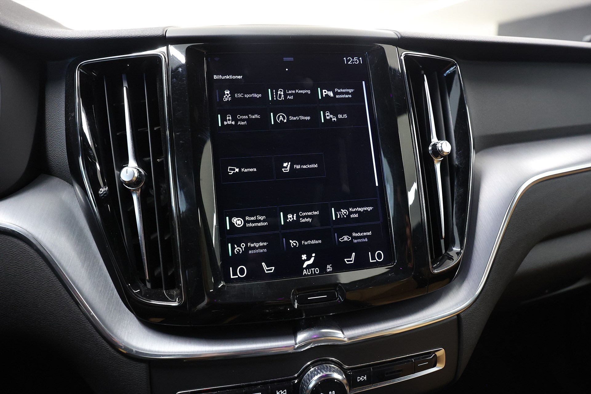 Volvo XC60 T5 250hk Momentum Keyless Läder Navi Värmare B-Kamera