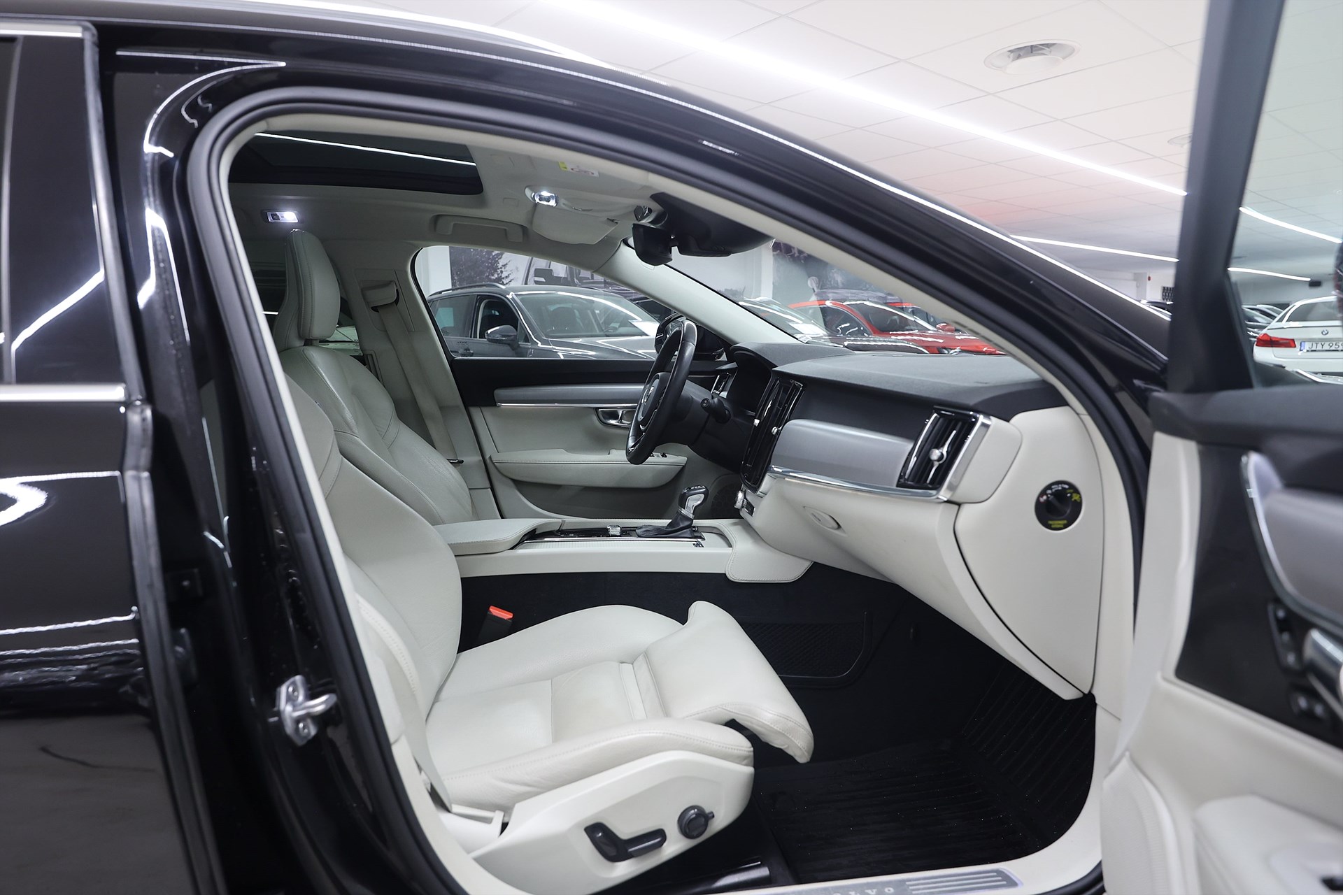 Volvo V90 D4 AWD 200hk Polestar Momentum HUD H/K