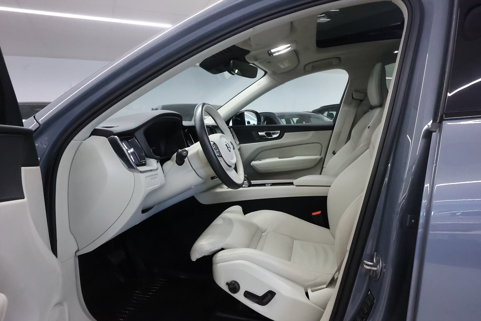 Volvo XC60 Recharge T8 AWD 456hk Plus Dark Pano 360 Drag