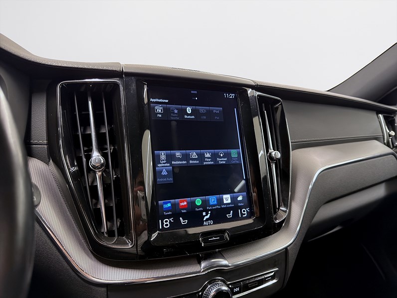 Volvo XC60 B4 AWD 197hk R-Design H/K Drag B-Kamera Läder