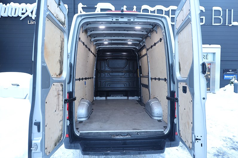 Volkswagen Crafter 35 2.0 TDI 177hk L2H2 B-kamera Värmare