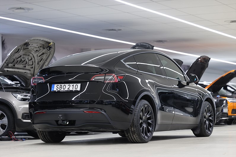 Tesla Model Y Long Range AWD 514hk AP Pano MOMS