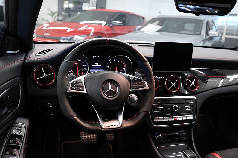 Mercedes-Benz AMG CLA 45 4M 381hk Pano H/K Skalstolar