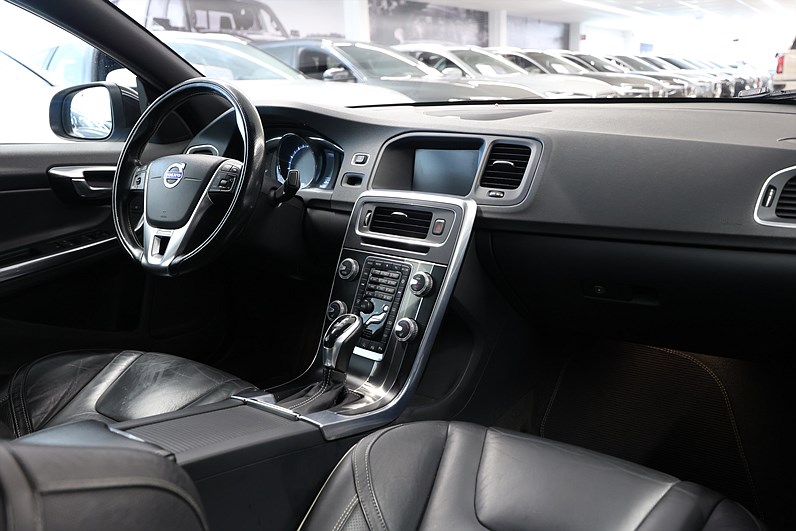 Volvo S60 T6 306hk R-Design Polestar H/K Läder Navi B-Kamera