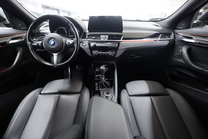 BMW X2 xDrive25e 220hk M Sport Shadow HUD H/K Skinn