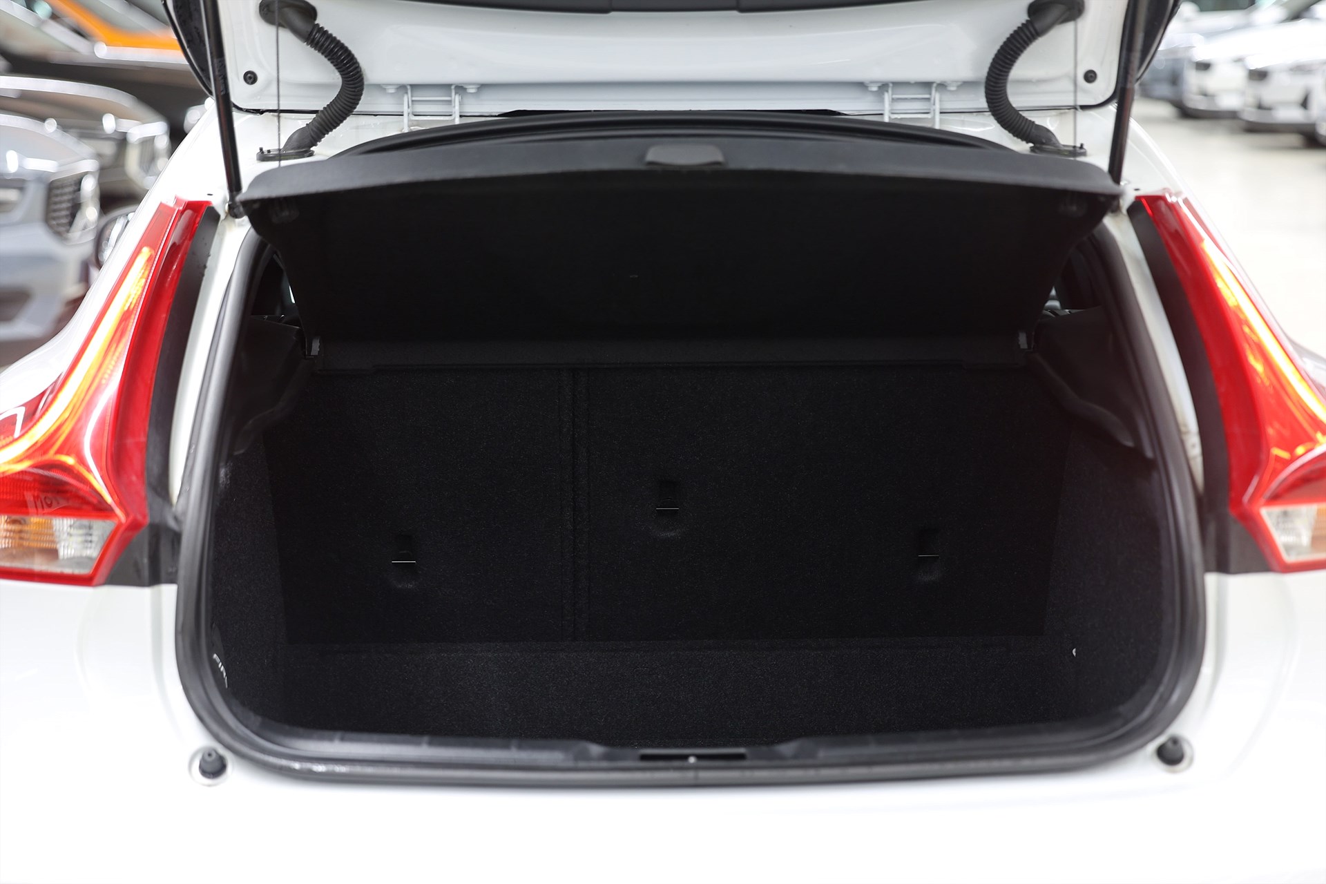 Volvo V40 D2 120hk R-Design PDC LED Farth Bluetooth