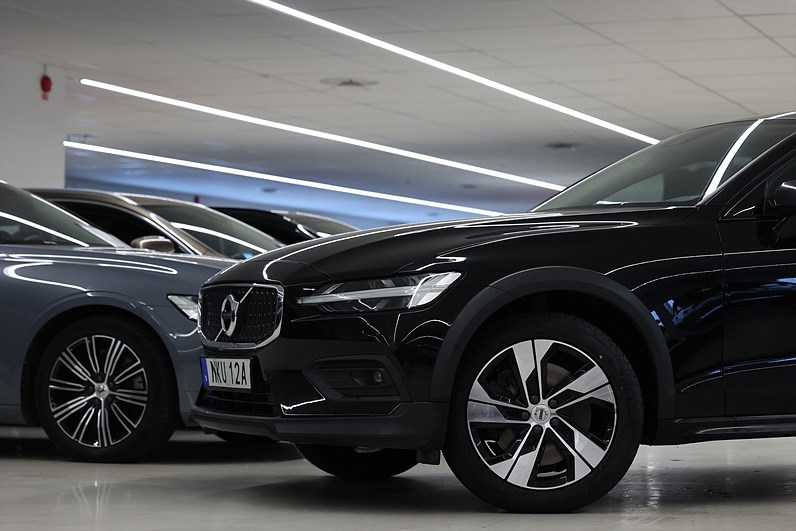 Volvo V60 B4 Cross Country 197hk *Hjulkampanj!* Momentum H/K