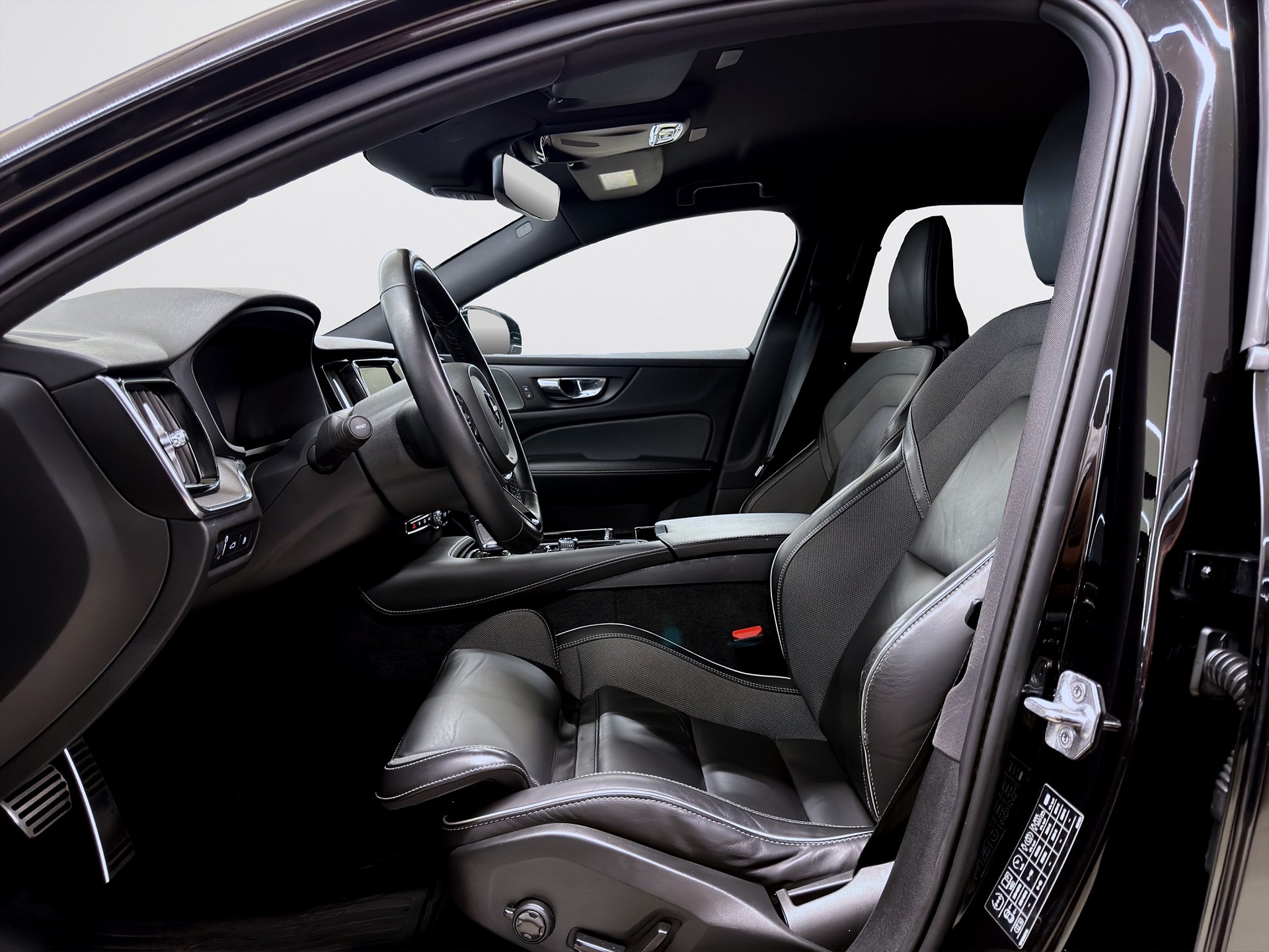 Recharge T6 AWD 340hk R-Design HUD H/K Läder