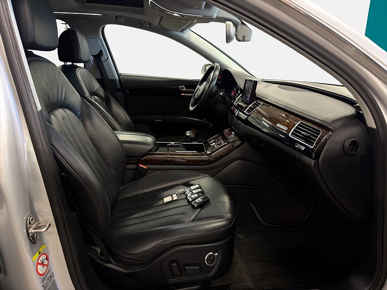 Audi A8 3.0 TDI quattro Luft, Läder, Värmare, Drag 2011, silver – bild 21 av 25, begagnad hos Niber i Järfälla