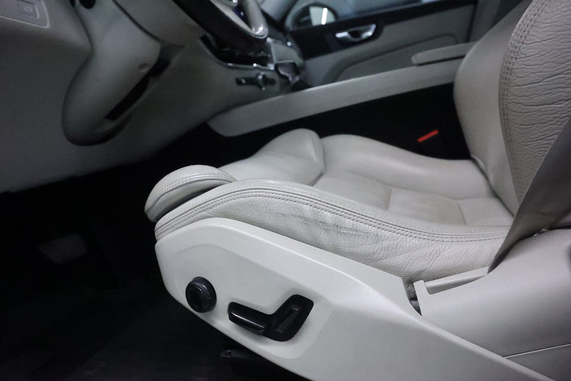 Volvo XC60 D4 AWD 190hk Inscription 360 Drag Värmare Navi