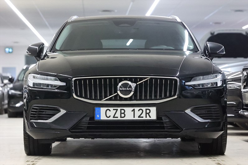 Volvo V60 Recharge T6 AWD 350hk Core H/K Läder Keyless Navi Drag