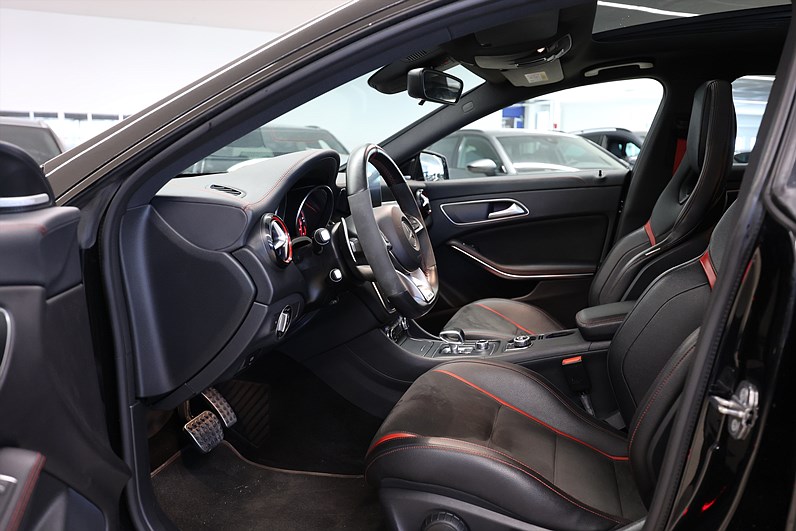 Mercedes-Benz AMG CLA 45 4M 381hk Pano H/K Skalstolar
