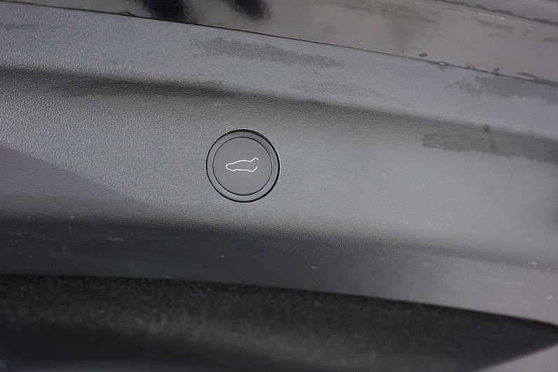 Tesla Model Y Performance 534hk Pano Läder Navi Premium Ljudsystem