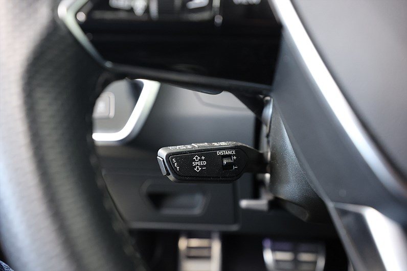 Audi A6 Avant 55 TFSI e Q S Line Svart Optik Drag Cockpit MOMS