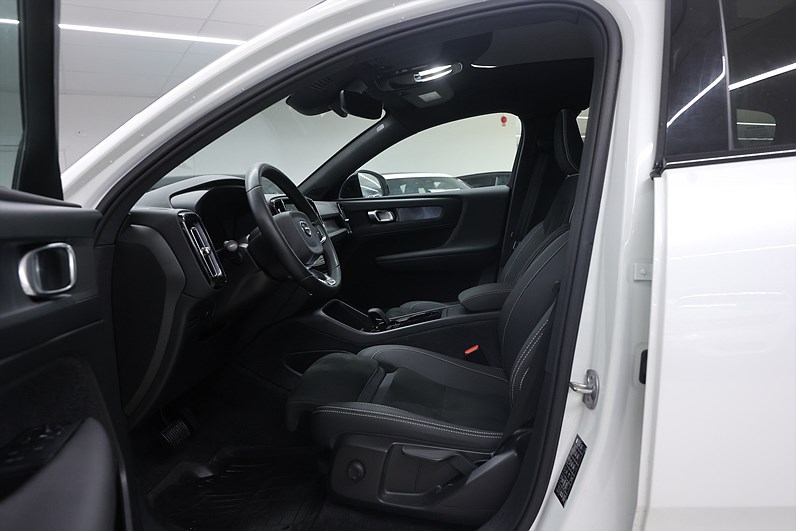 Volvo C40 Recharge Single Motor *Hjulkampanj!* Core Pano Drag