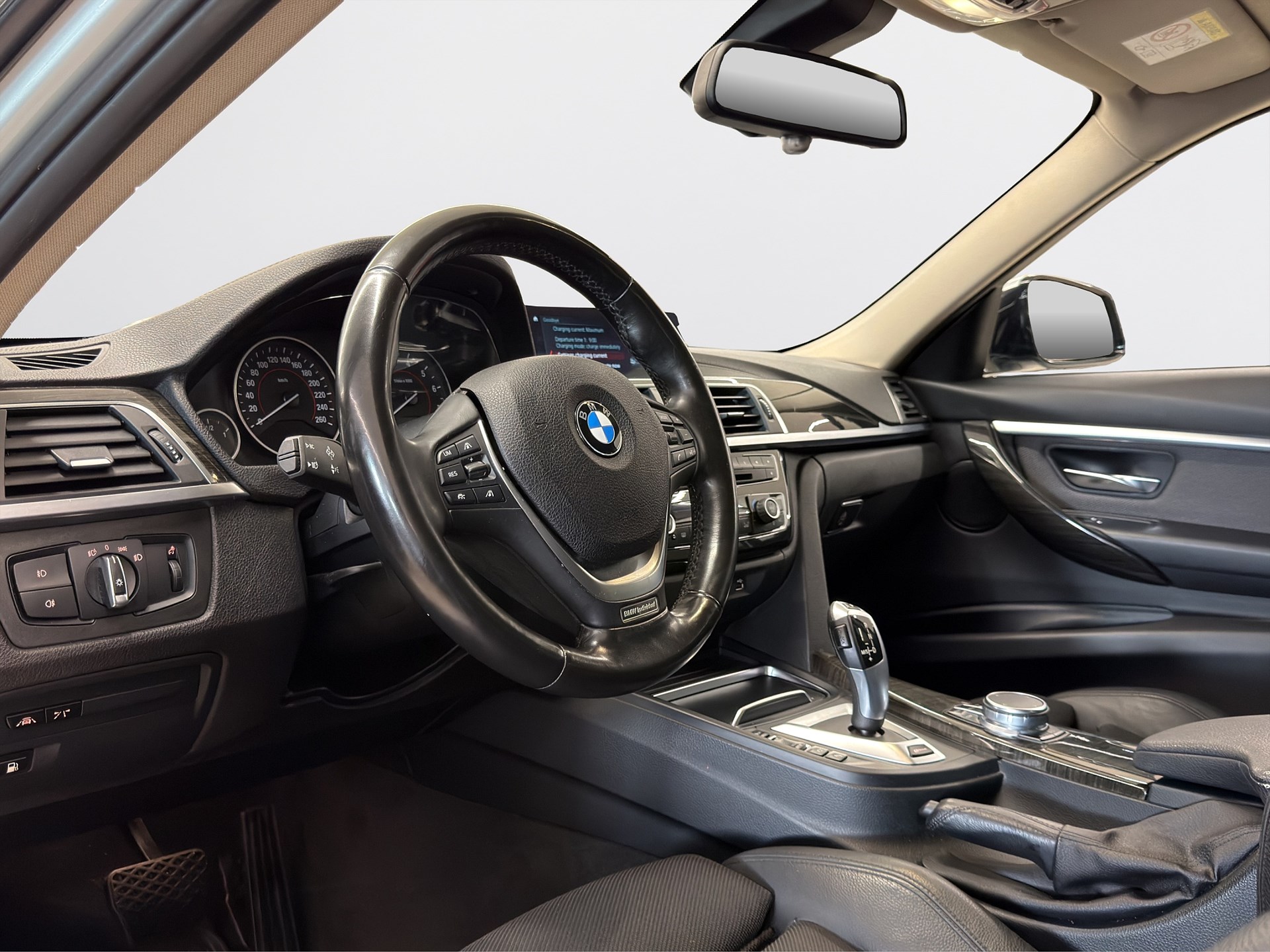 BMW 330e Sedan 252hk Sport Line Navi B-Kamera