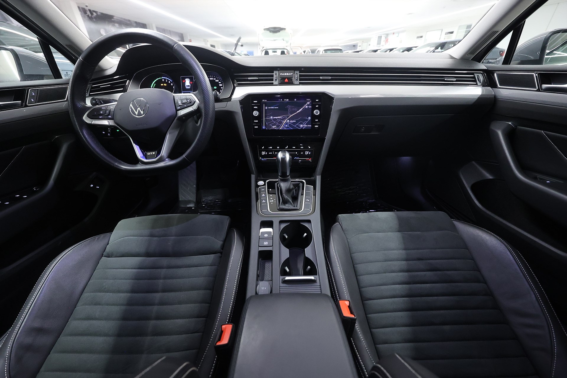 Volkswagen Passat SC GTE 218hk *Kampanj!* Navi Drag Navi B Kamera