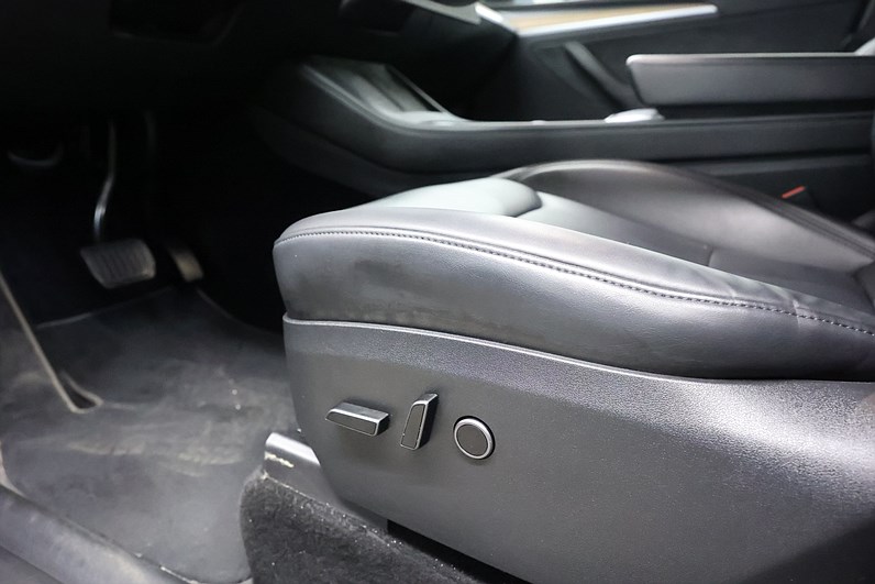 Tesla Model Y Long Range AWD 514hk Pano Navi Läder