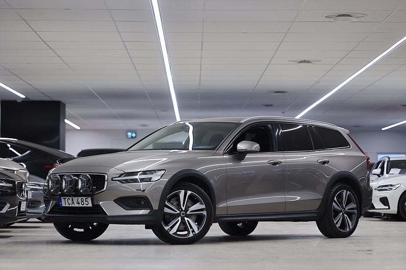 Volvo V60 Cross Country B4 AWD 197hk Momentum H/K Drag