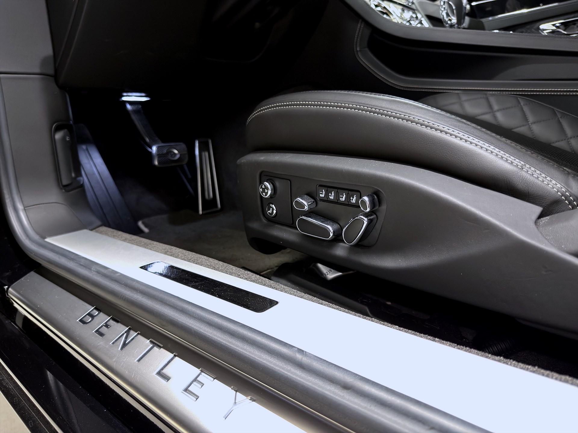 Bentley Continental GT 6.0 W12 635hk Mulliner Sv-såld