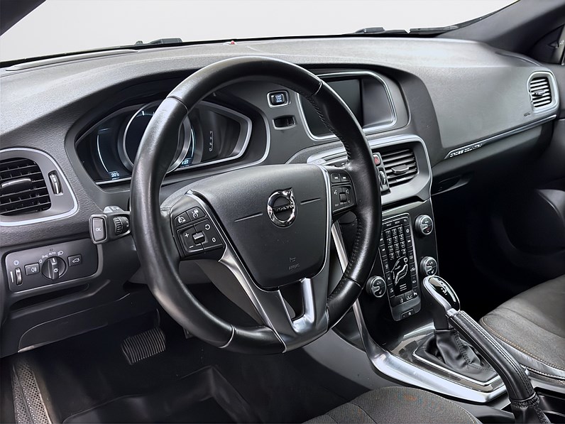 Volvo V40 Cross Country D4 190hk Business Adv Värmare PDC
