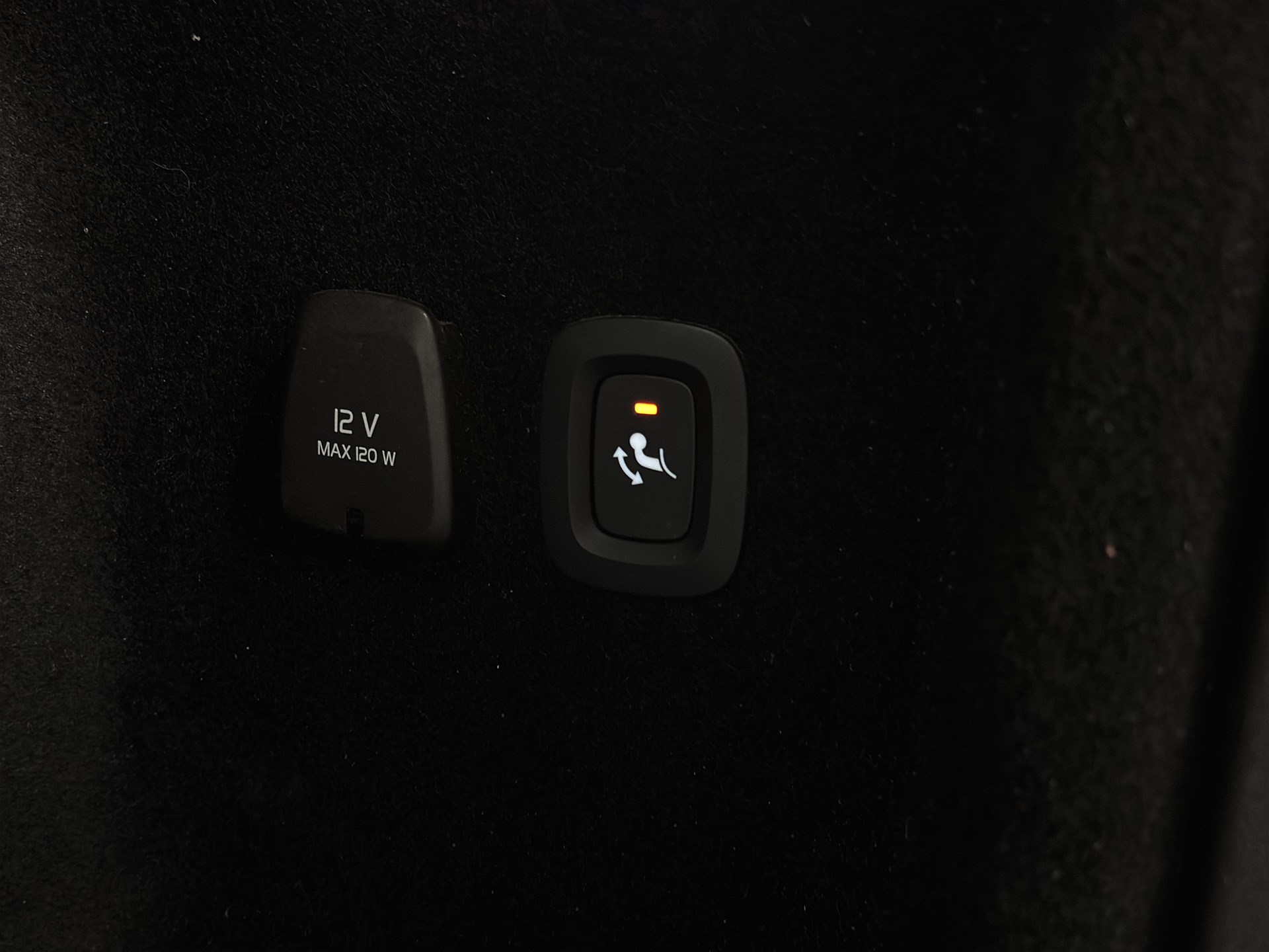 Recharge T6 AWD 341hk R-Design Navi Drag B-Kamera
