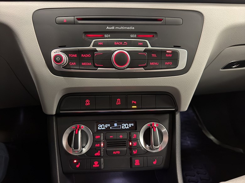 Audi Q3 2.0 TFSI quattro Panorama Navi Drag 2014, silver – bild 15 av 25, begagnad hos Niber i Järfälla