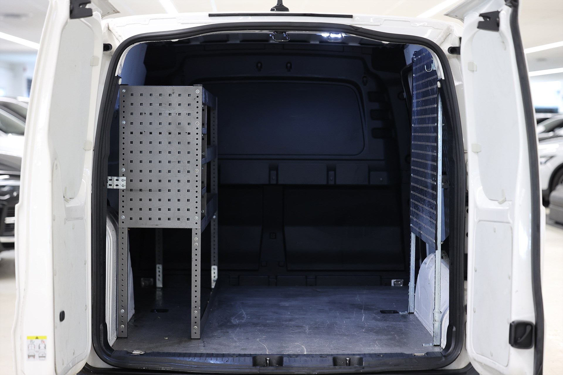 Volkswagen Caddy 2.0 TDI V-inrett Drag Värmare LEASBAR